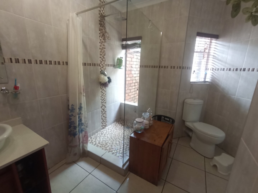 To Let 3 Bedroom Property for Rent in Kannoniers Park North West